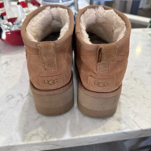 UGG Tan Suede Boots, Platform Women’s size 9 - Picture 4 of 6